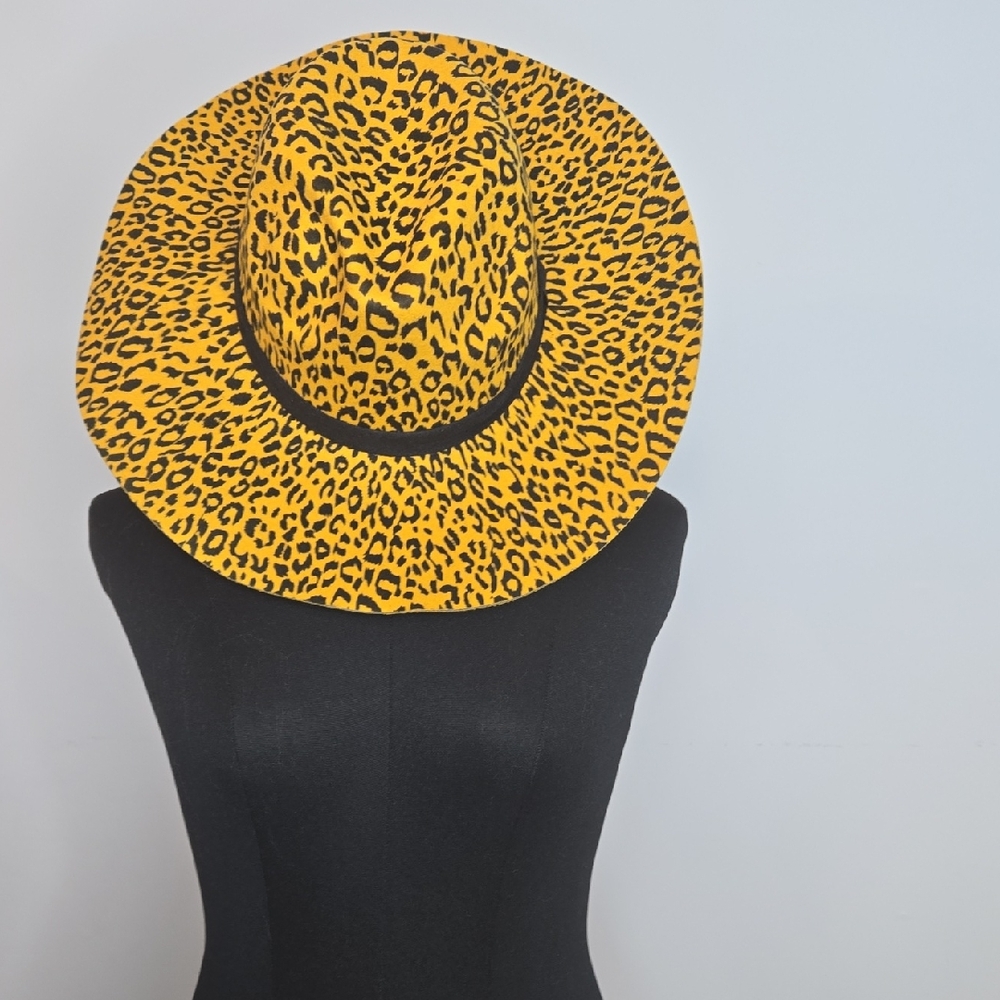 BNWT Vibrant Yellow and Black Leopard Print Fedora
